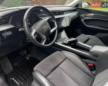 Серый Ауди E-Tron, объемом двигателя 0 л и пробегом 165 тыс. км за 33000 $, фото 26 на Automoto.ua