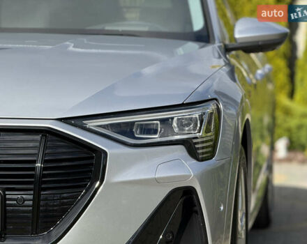 Серый Ауди E-Tron, объемом двигателя 0 л и пробегом 130 тыс. км за 37000 $, фото 38 на Automoto.ua