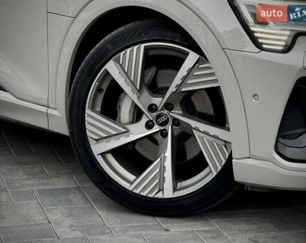 Серый Ауди E-Tron, объемом двигателя 0 л и пробегом 36 тыс. км за 45445 $, фото 14 на Automoto.ua