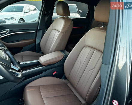 Серый Ауди E-Tron, объемом двигателя 0 л и пробегом 70 тыс. км за 42850 $, фото 38 на Automoto.ua