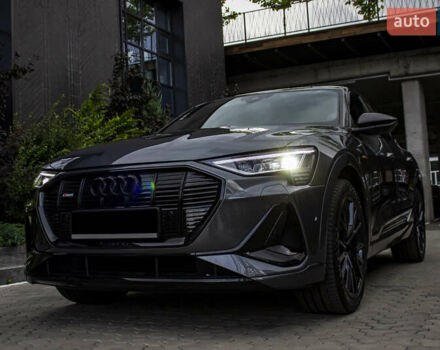 Сірий Ауді E-Tron, об'ємом двигуна 0 л та пробігом 69 тис. км за 39700 $, фото 4 на Automoto.ua