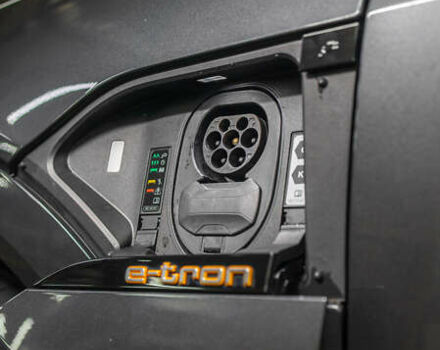 Сірий Ауді E-Tron, об'ємом двигуна 0 л та пробігом 73 тис. км за 38950 $, фото 27 на Automoto.ua