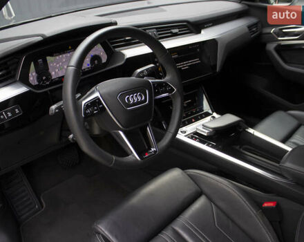 Сірий Ауді E-Tron, об'ємом двигуна 0 л та пробігом 69 тис. км за 39700 $, фото 7 на Automoto.ua