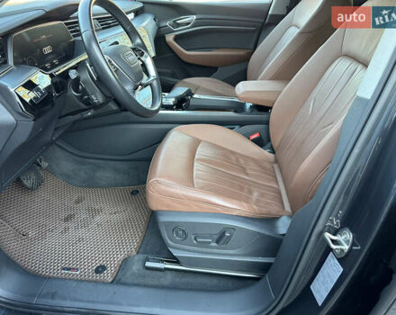 Серый Ауди E-Tron, объемом двигателя 0 л и пробегом 108 тыс. км за 32500 $, фото 6 на Automoto.ua