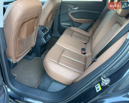 Серый Ауди E-Tron, объемом двигателя 0 л и пробегом 108 тыс. км за 32500 $, фото 7 на Automoto.ua