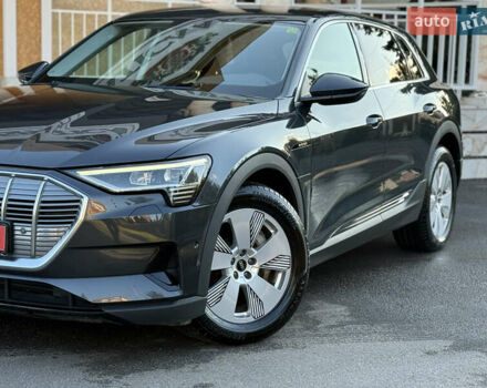 Серый Ауди E-Tron, объемом двигателя 0 л и пробегом 125 тыс. км за 26900 $, фото 5 на Automoto.ua