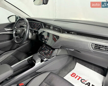 Серый Ауди E-Tron, объемом двигателя 0 л и пробегом 44 тыс. км за 33000 $, фото 39 на Automoto.ua