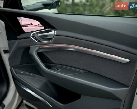 Серый Ауди E-Tron, объемом двигателя 0 л и пробегом 36 тыс. км за 45445 $, фото 88 на Automoto.ua