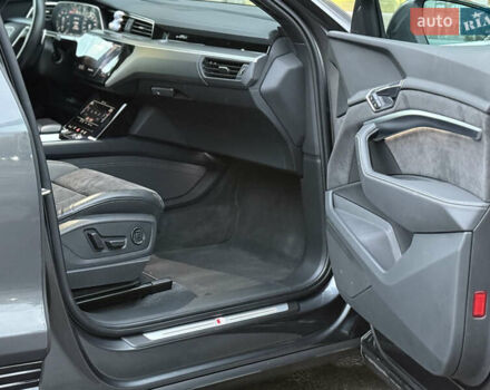 Серый Ауди E-Tron, объемом двигателя 0 л и пробегом 28 тыс. км за 34900 $, фото 40 на Automoto.ua