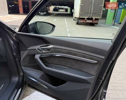 Сірий Ауді E-Tron, об'ємом двигуна 0 л та пробігом 45 тис. км за 48137 $, фото 26 на Automoto.ua