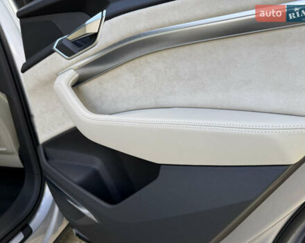 Серый Ауди E-Tron, объемом двигателя 0 л и пробегом 130 тыс. км за 37000 $, фото 100 на Automoto.ua