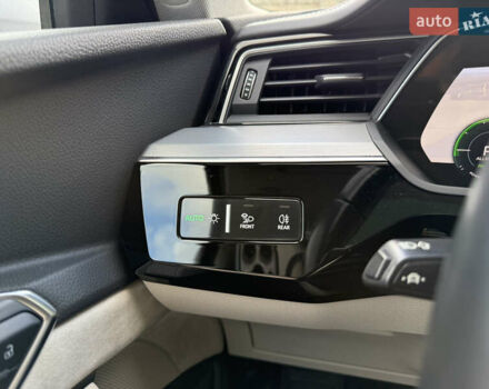 Серый Ауди E-Tron, объемом двигателя 0 л и пробегом 130 тыс. км за 37000 $, фото 68 на Automoto.ua