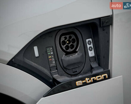 Серый Ауди E-Tron, объемом двигателя 0 л и пробегом 36 тыс. км за 45445 $, фото 39 на Automoto.ua