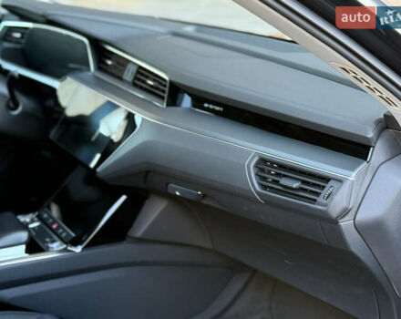 Серый Ауди E-Tron, объемом двигателя 0 л и пробегом 125 тыс. км за 26900 $, фото 34 на Automoto.ua