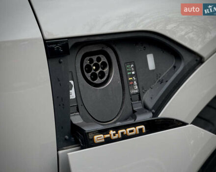 Серый Ауди E-Tron, объемом двигателя 0 л и пробегом 36 тыс. км за 45445 $, фото 40 на Automoto.ua