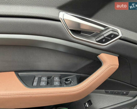 Серый Ауди E-Tron, объемом двигателя 0 л и пробегом 126 тыс. км за 29999 $, фото 35 на Automoto.ua