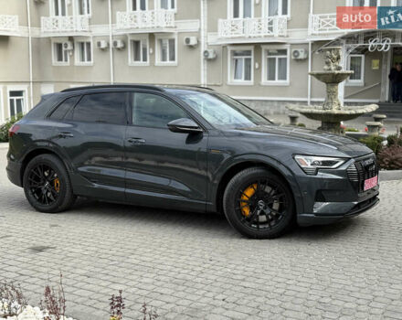 Серый Ауди E-Tron, объемом двигателя 0 л и пробегом 40 тыс. км за 34999 $, фото 2 на Automoto.ua