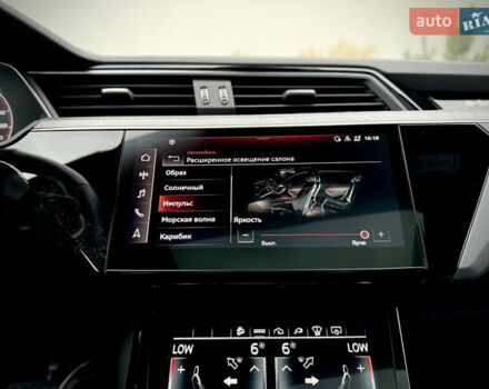 Серый Ауди E-Tron, объемом двигателя 0 л и пробегом 36 тыс. км за 45445 $, фото 109 на Automoto.ua