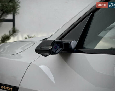 Серый Ауди E-Tron, объемом двигателя 0 л и пробегом 36 тыс. км за 45445 $, фото 24 на Automoto.ua