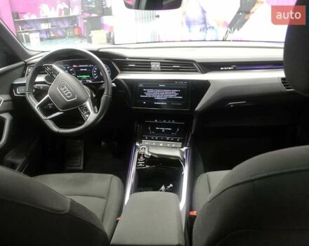 Серый Ауди E-Tron, объемом двигателя 0 л и пробегом 60 тыс. км за 29990 $, фото 26 на Automoto.ua