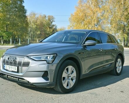Ауді E-Tron 2021 у Чернівцях на Automoto.ua Сірий Ауді E-Tron, об'ємом двигуна 0 л та пробігом 82 тис. км за 31500 $, фото 1 на Automoto.ua