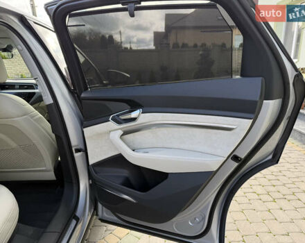 Серый Ауди E-Tron, объемом двигателя 0 л и пробегом 130 тыс. км за 37000 $, фото 98 на Automoto.ua