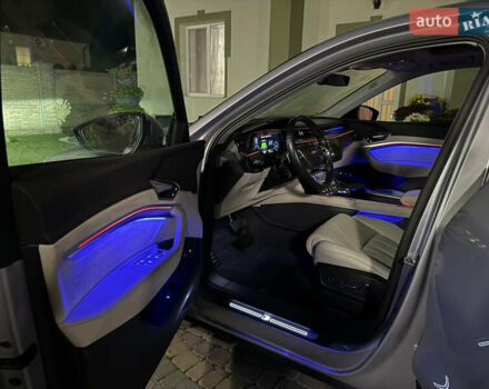 Серый Ауди E-Tron, объемом двигателя 0 л и пробегом 130 тыс. км за 37000 $, фото 2 на Automoto.ua