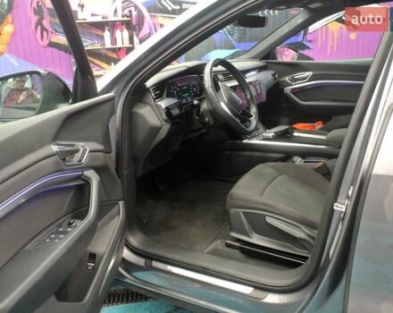 Серый Ауди E-Tron, объемом двигателя 0 л и пробегом 60 тыс. км за 29990 $, фото 20 на Automoto.ua