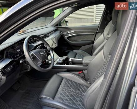 Сірий Ауді E-Tron, об'ємом двигуна 0 л та пробігом 45 тис. км за 48137 $, фото 23 на Automoto.ua