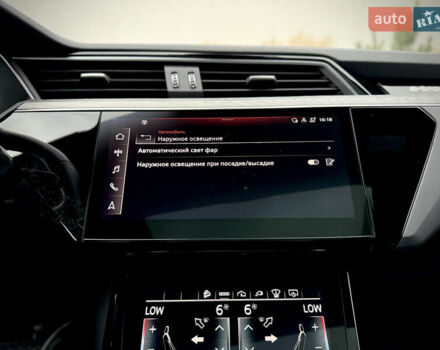 Серый Ауди E-Tron, объемом двигателя 0 л и пробегом 36 тыс. км за 45445 $, фото 110 на Automoto.ua