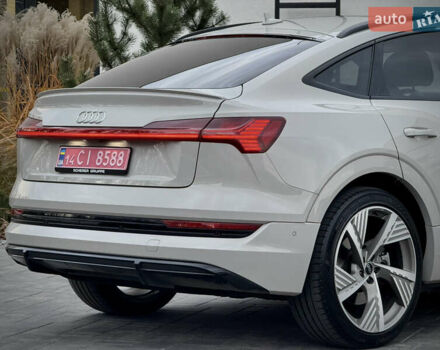 Серый Ауди E-Tron, объемом двигателя 0 л и пробегом 36 тыс. км за 45445 $, фото 43 на Automoto.ua