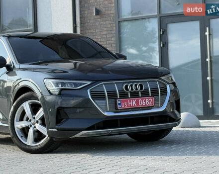 Серый Ауди E-Tron, объемом двигателя 0 л и пробегом 93 тыс. км за 28450 $, фото 3 на Automoto.ua