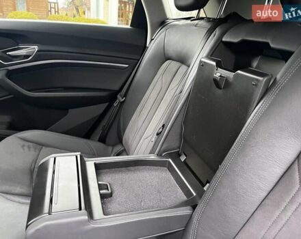 Серый Ауди E-Tron, объемом двигателя 0 л и пробегом 165 тыс. км за 33000 $, фото 31 на Automoto.ua