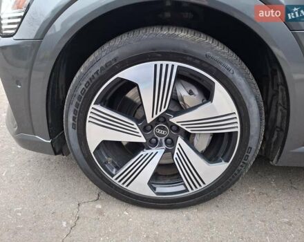 Сірий Ауді E-Tron, об'ємом двигуна 0 л та пробігом 43 тис. км за 41999 $, фото 8 на Automoto.ua