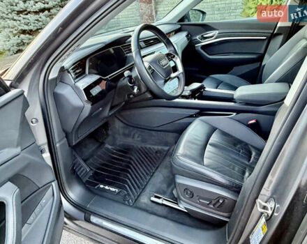 Серый Ауди E-Tron, объемом двигателя 0 л и пробегом 78 тыс. км за 33000 $, фото 17 на Automoto.ua