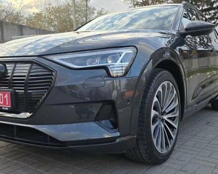 Сірий Ауді E-Tron, об'ємом двигуна 0 л та пробігом 110 тис. км за 29999 $, фото 25 на Automoto.ua