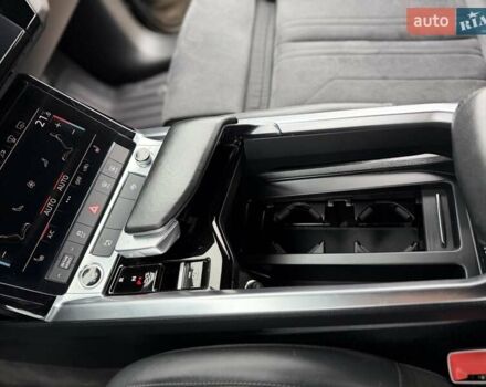 Серый Ауди E-Tron, объемом двигателя 0 л и пробегом 149 тыс. км за 29300 $, фото 71 на Automoto.ua