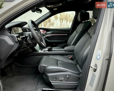 Серый Ауди E-Tron, объемом двигателя 0 л и пробегом 36 тыс. км за 45445 $, фото 70 на Automoto.ua