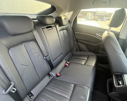 Серый Ауди E-Tron, объемом двигателя 0 л и пробегом 88 тыс. км за 36500 $, фото 17 на Automoto.ua