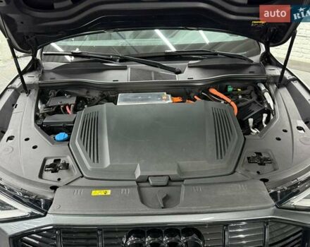 Сірий Ауді E-Tron, об'ємом двигуна 0 л та пробігом 86 тис. км за 37423 $, фото 13 на Automoto.ua