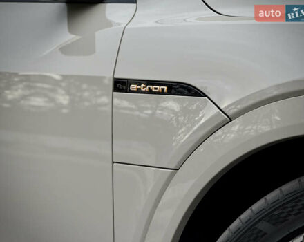 Серый Ауди E-Tron, объемом двигателя 0 л и пробегом 36 тыс. км за 45445 $, фото 15 на Automoto.ua