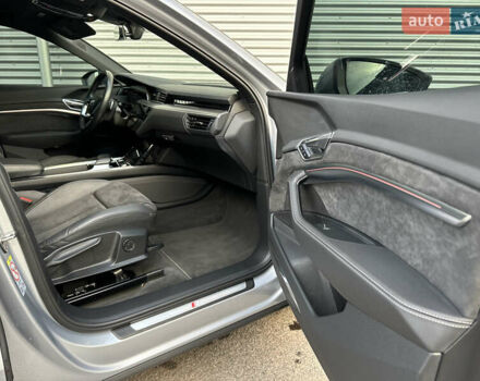Сірий Ауді E-Tron, об'ємом двигуна 0 л та пробігом 45 тис. км за 33999 $, фото 21 на Automoto.ua