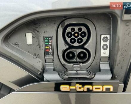 Серый Ауди E-Tron, объемом двигателя 0 л и пробегом 125 тыс. км за 34999 $, фото 21 на Automoto.ua