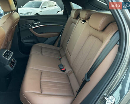 Серый Ауди E-Tron, объемом двигателя 0 л и пробегом 70 тыс. км за 42850 $, фото 44 на Automoto.ua