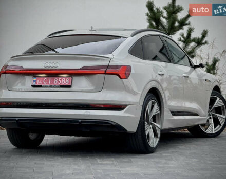 Серый Ауди E-Tron, объемом двигателя 0 л и пробегом 36 тыс. км за 45445 $, фото 4 на Automoto.ua