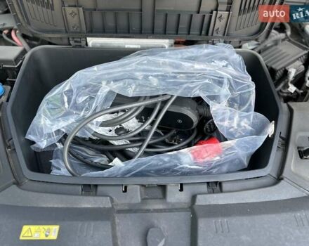 Серый Ауди E-Tron, объемом двигателя 0 л и пробегом 59 тыс. км за 37396 $, фото 40 на Automoto.ua