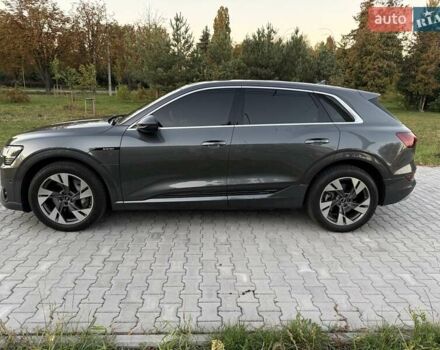 Серый Ауди E-Tron, объемом двигателя 0 л и пробегом 44 тыс. км за 33900 $, фото 16 на Automoto.ua