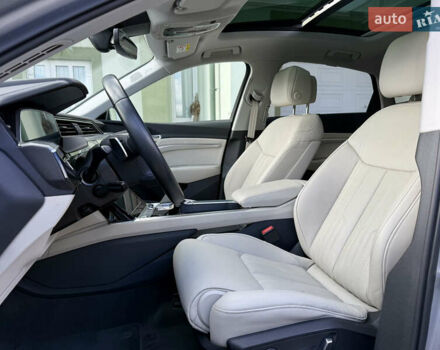 Серый Ауди E-Tron, объемом двигателя 0 л и пробегом 130 тыс. км за 37000 $, фото 9 на Automoto.ua