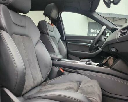 Сірий Ауді E-Tron, об'ємом двигуна 0 л та пробігом 117 тис. км за 27200 $, фото 15 на Automoto.ua