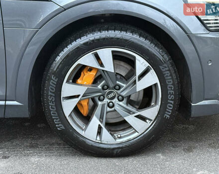 Серый Ауди E-Tron, объемом двигателя 0 л и пробегом 28 тыс. км за 34900 $, фото 25 на Automoto.ua